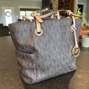 Michael Kors Jet Set Tote